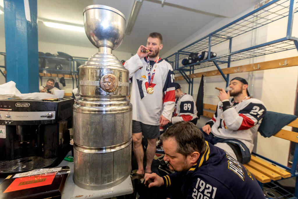 Hokejisti HC Slovan Bratislava zvíťazili v šiestom zápase finále Kaufland play off Tipos extraligy 2021/2022 a získali titul majstra SR. Šiesty zápas vyhrali s HK Nitra 5:2 a celú sériu 4:2 na zápasy.