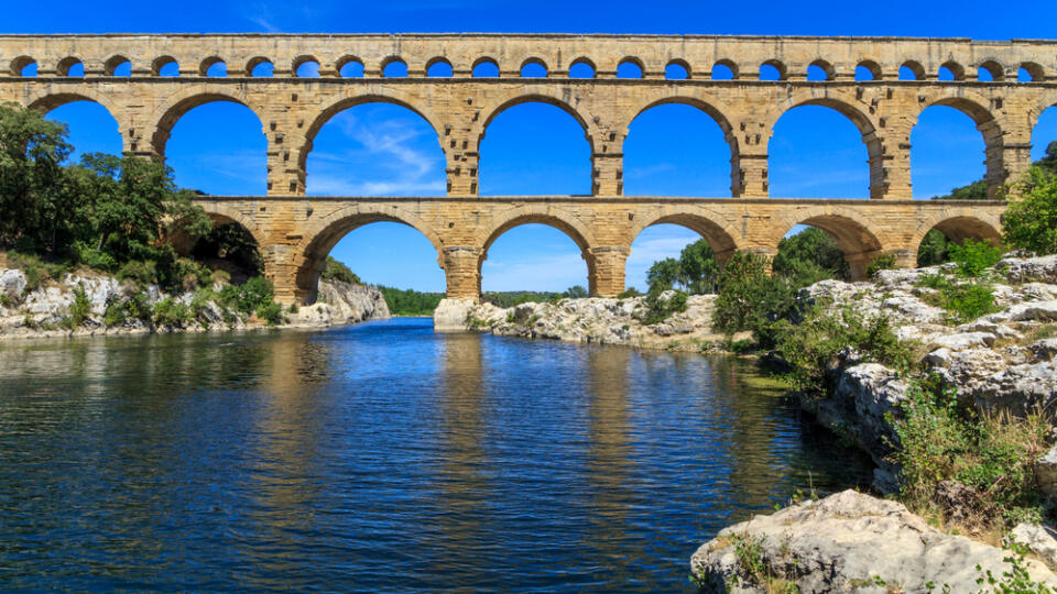 Pont,Du,Gard,Is,An,Old,Roman,Aqueduct,Near,Nimes