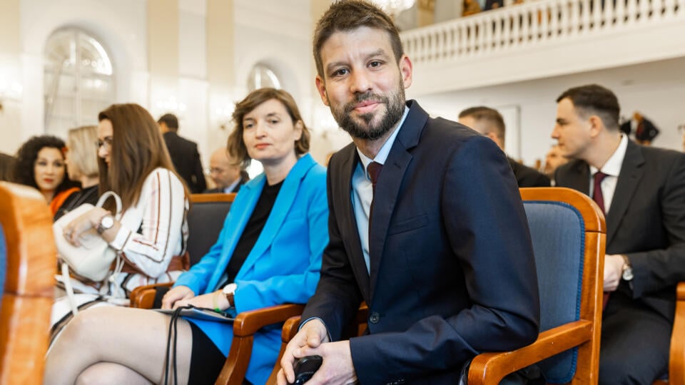 Slávnostné odovzdávanie osvedčení poslancom Národnej rady SR v Bratislave. Na snímke Michal Šimečka.