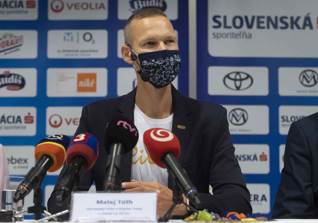 Na snímke olympijský víťaz a majster sveta v chôdzi na 50 km Matej Tóth počas tlačovej konferencie 28. septembra 2021 v Bratislave. FOTO TASR - Martin Baumann
