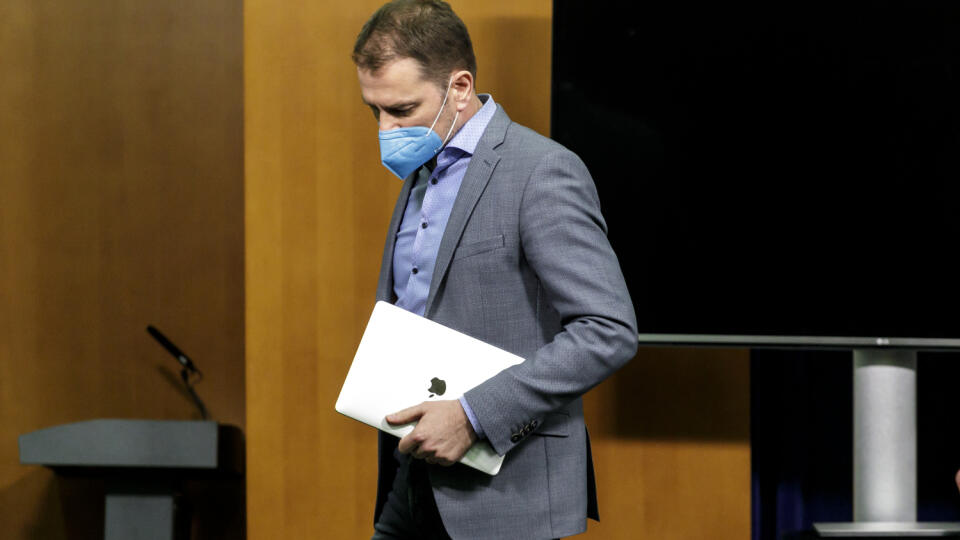 Na snímke predseda vlády SR Igor Matovič počas tlačového vyhlásenia hnutia OĽANO k aktuálnej politickej situácii v Bratislave 21. marca 2021. FOTO TASR – Dano Veselský