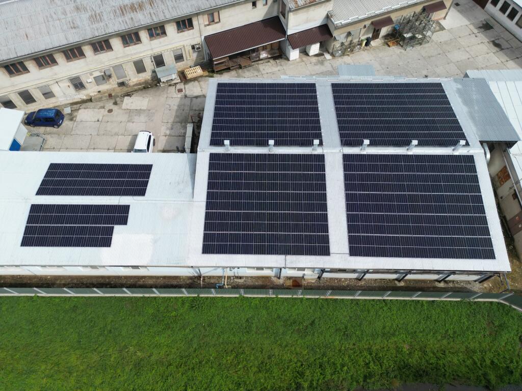 Fotovoltické panely v Novej Bani, ktoré využívajú požičovňu elektriny.