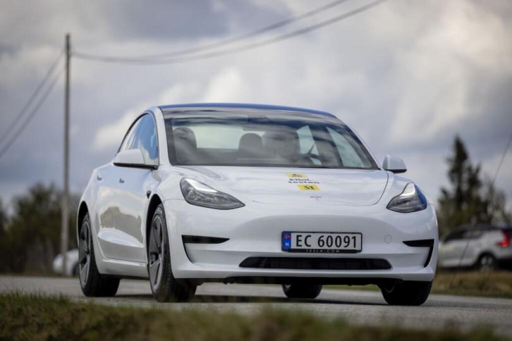 Tesla Model 3 SR