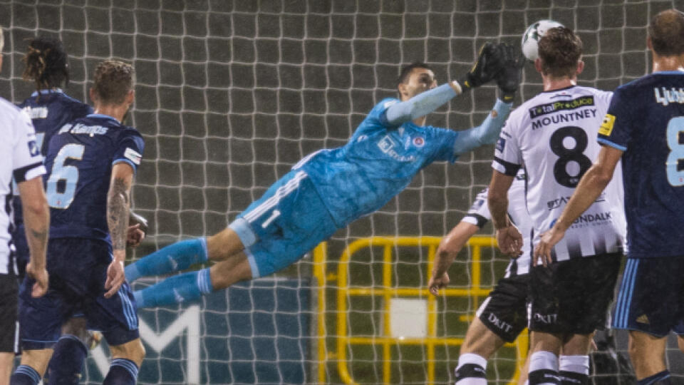 Zákrok Dominika Greifa v zápase proti Dundalku.