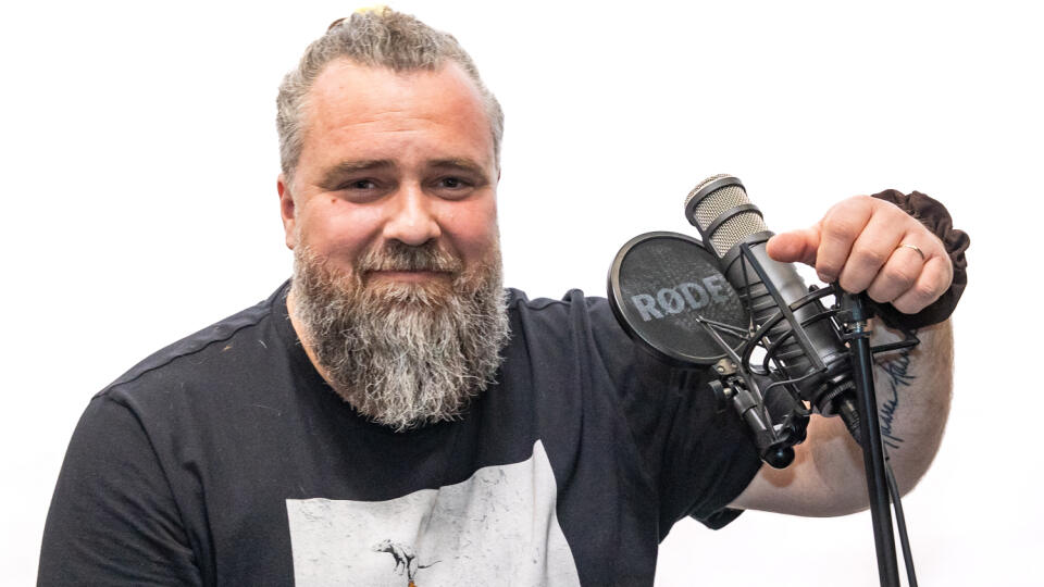 Na snímke je Martin Fenčák, podcastový producent.