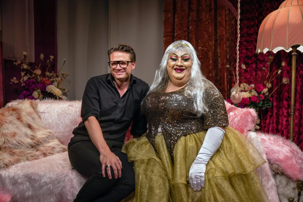 Ondřej Brzobohatý hosťom Chi Chi Tornado v prvej českej drag talk show Chi Chi na gauči.