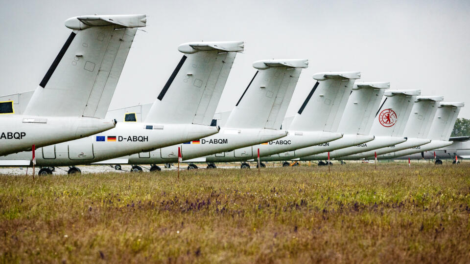 Na Letisku M.R. Štefánika v Bratislave môže byť v blízkej dobe uzemnených 72 lietadiel typu Bombardier Dash 8 Q400, ktoré využívali prenájmom od lízingovej spoločnosti leteckí dopravcovia Eurowings či Austrian Airlines. Uvedené spoločnosti preleteli svoje lietadlá zo zahraničných základní do Bratislavy na dlhodobé parkovanie z dôvodu krízy spôsobenej koronavírusom.