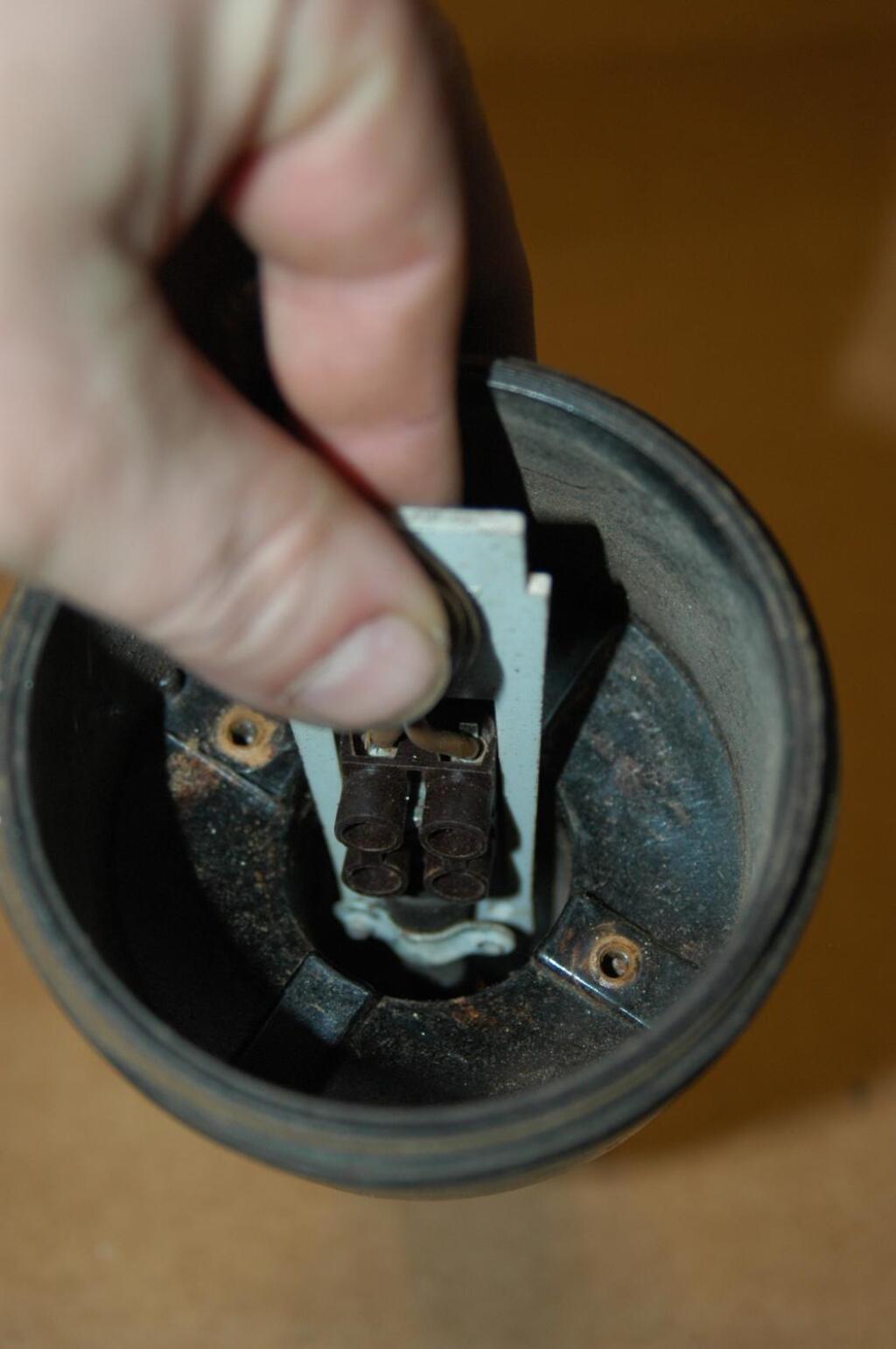 Fotonávod: Ako vytuningovať staré dielenské lampy.