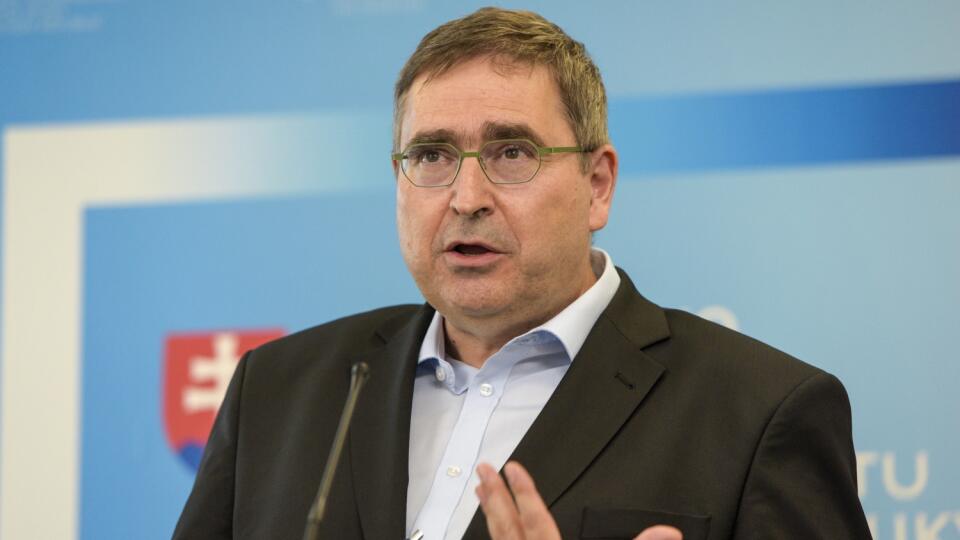 Na snímke minister školstva, vedy, výskumu a športu SR Daniel Bútora počas tlačovej konferencie ministerstva školstva, vedy, výskumu a športu SR na tému Výzva na modernizáciu budov vysokých škôl a internátov 17. júla 2023 v Bratislave. FOTO TASR - Pavol Zachar