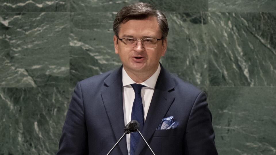 EBE 38 New York - Ukrajinský minister zahraničných vecí Dmytro Kuleba reční na pôde Valného zhromaždenia OSN v stredu 23. februára 2022 v sídle Organizácie Spojených národov. FOTO TASR/AP
Ukrainian Foreign Minister Dmytro Kuleba speaks at the general assembly hall, Wednesday, Feb. 23, 2022, at United Nations Headquarters. Russian President Vladimir Putin has received no support from members of the U.N. Security Council for his actions to bring separatists in eastern Ukraine under Moscow's cont