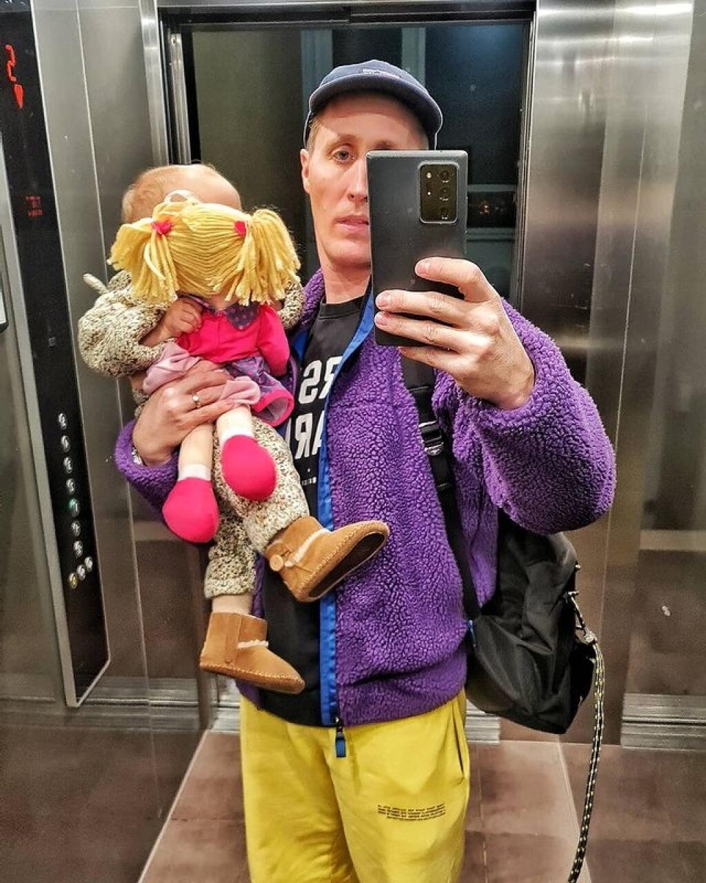 Sajfa stráži svoje dieťa ako oko, v hlave