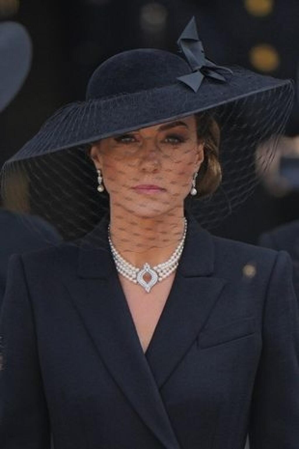 Kate vyzerala aj pri tých najťažších chvíľach kráľovskej rodiny ako z titulky módneho magazínu.