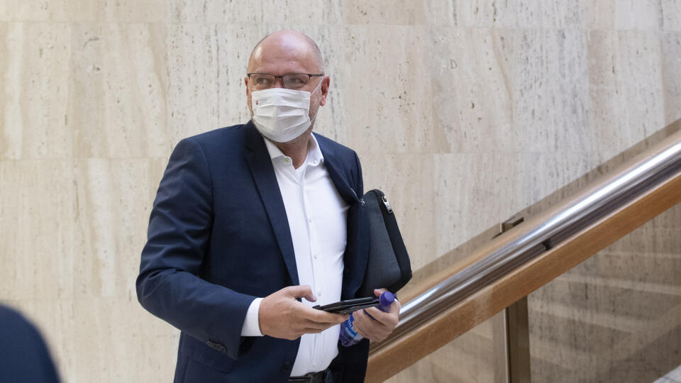Na snímke minister hospodárstva SR a prvý podpredseda vlády pre ekonomiku Richard Sulík pred zasadnutím 52. schôdze vlády SR 18. novembra 2020 v Bratislave. FOTO TASR - Pavel Neubauer