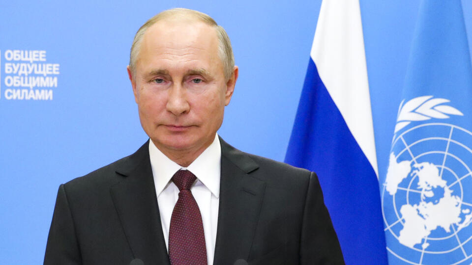 JB 34 Moskva - Ruský prezident Vladimir Putin počas televízneho prejavu na 75. Valnom zhromaždení OSN v New Yorku, kde sa začala všeobecná rozprava, v Moskve 22. septembra 2020. FOTO TASR/AP
In this handout photo released by Russian Presidential Press Service via Sputnik, Russian President makes a televised address at the 75th session of United Nations General Assembly in Moscow, Russia, Tuesday, Sept. 22, 2020. (Mikhail Klimentyev, Sputnik, Kremlin Pool Photo via AP)