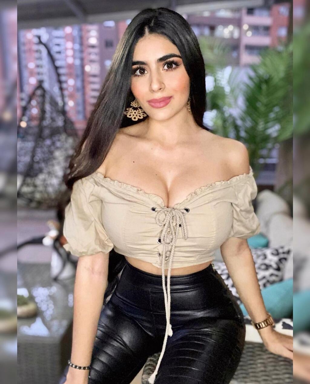 To, že Valeria nemá s vyzliekaním problém, dokazuje sexi fanúšička pravidelne. Na instagrame nemá problém predviesť, čo skrýva v spodnej bielizni a na dráždivých fotkách sa vynímajú najmä jej obrovské prsia.