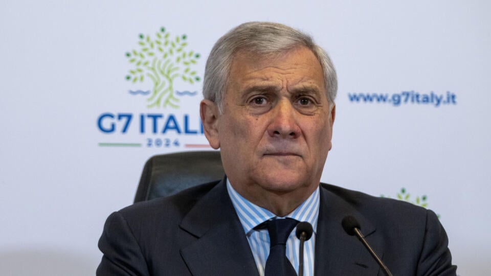 JB 9 Archív Rím - Na archívnej snímke zo 17. januára 2024 taliansky minister zahraničných vecí Antonio Tajani počas tlačovej konferencie ku G7 v Ríme. Skupina ministrov zahraničných vecí G7 sa stretne na trojdňovom podujatí na talianskom ostrove Capri, ktoré sa začne v stredu 17. apríla. Hlavnými témami rokovania sú vojny na Ukrajine a v Pásme Gazy. FOTO TASR/AP
FILE - Italian Foreign Minister Antonio Tajani listens to questions during a press conference on G7 at the Foreign Ministry in Rome,