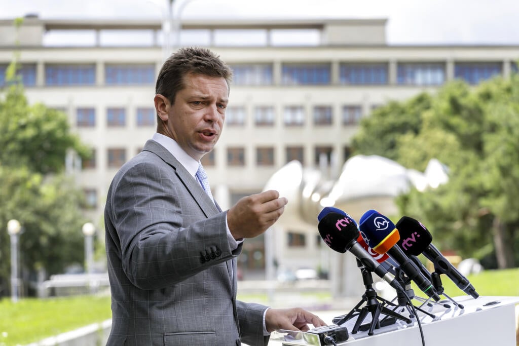 Na snímke minister dopravy a výstavby SR Andrej Doležal počas tlačovej konferencie 100 dní ministra dopravy a výstavby Andreja Doležala v Bratislave 30. júna 2020. FOTO TASR - Dano Veselský