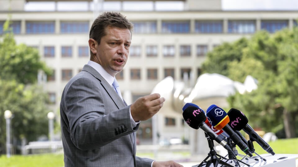 Na snímke minister dopravy a výstavby SR Andrej Doležal počas tlačovej konferencie 100 dní ministra dopravy a výstavby Andreja Doležala v Bratislave 30. júna 2020. FOTO TASR - Dano Veselský