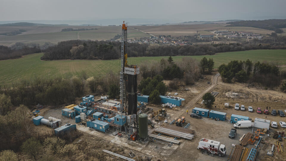 Na snímke vrt Čižatice - prieskumný vrt na využitie geotermálnej vody. Vodu z neho chce Košický samosprávny kraj využiť pre plánovaný akvapark. Ak bude dostatočne horúca, mohli by ňou v budúcnosti vykurovať aj časť Košíc.