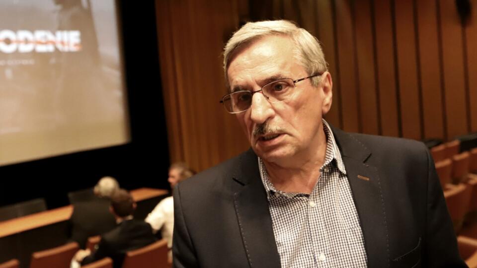 Na snímke historik Jozef Bystrický