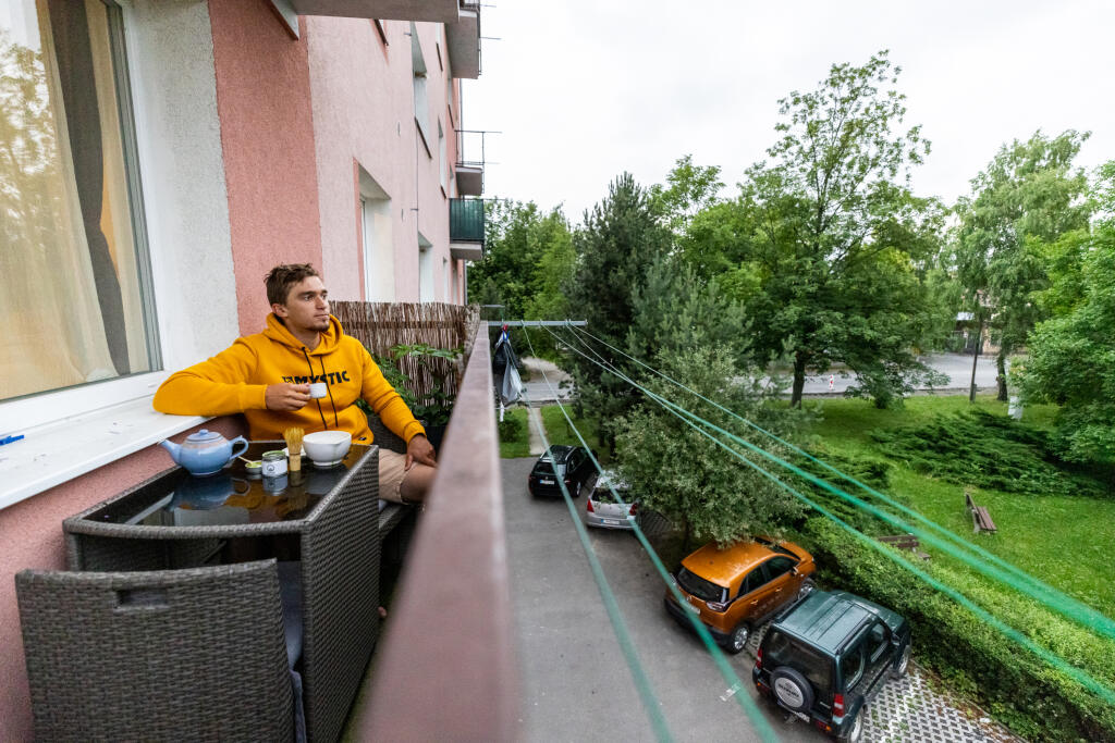 Jakub Grigar, ktorý z vodnoslalomárskeho kanála v Tokiu vylovil striebornú medailu, vyrastal v Liptovskom Mikuláši. Mestu medzi Nízkymi a Západnými Tatrami je stále verný, akurát zmenil adresu. Z rodičovského domu sa nedávno presťahoval do bytu pri železničnej stanici, v ktorom mu robí spoločnosť jeho priateľka Aďka.