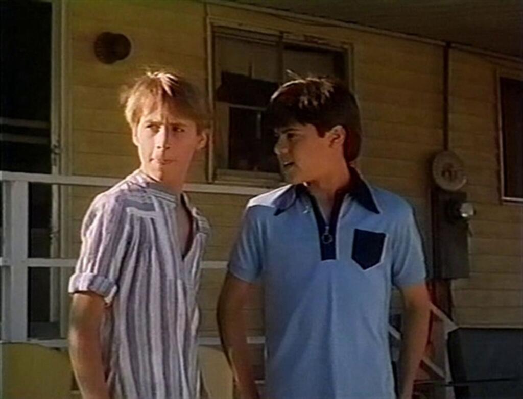 Ryan Gosling (40) : Frankenstein a ja (1996): Kanadská komerčná kinematografia kvalitou nikdy neoplývala, ale tamojší rodák Ryan Gosling v nej debutoval tradične charizmaticky. V rodinnom fantasy s Burtom Reynoldsom stvárnil priateľa hlavnej postavy, ktorý chce priviesť Frankensteina k životu.