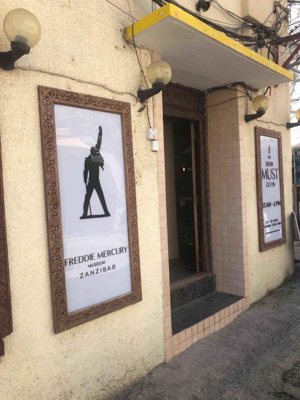 Na Zanzibare má svoje korene aj legendárny spevák skupiny Queen Freddie Mercury, ktorý tam má múzeum.