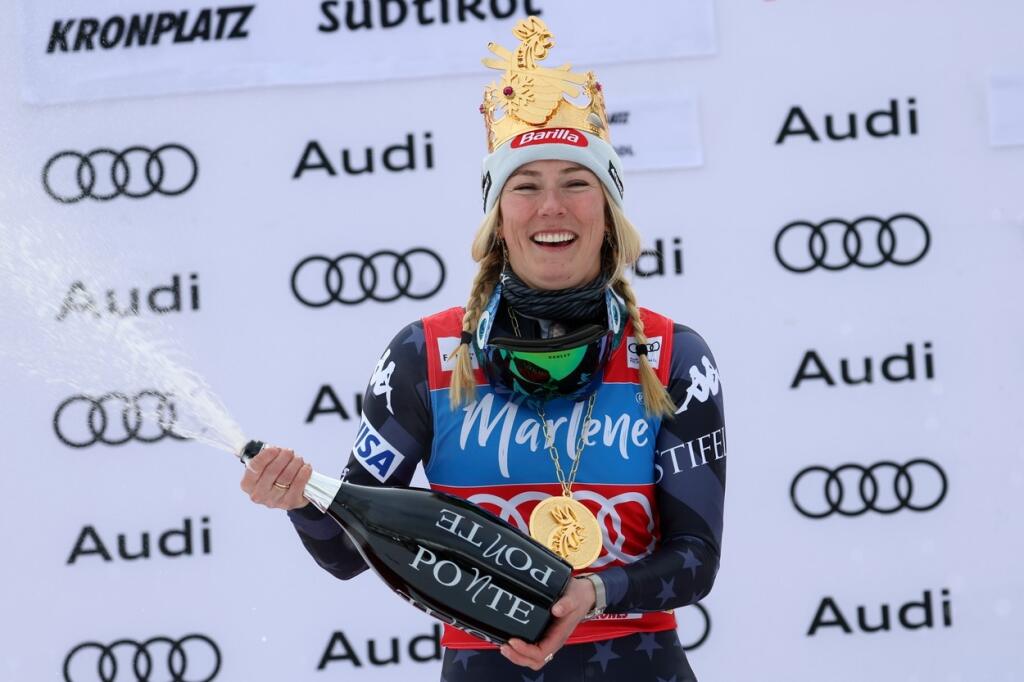 Mikaela Siffrinová na oslavu spustila poriadnu sprchu šampanským.h
