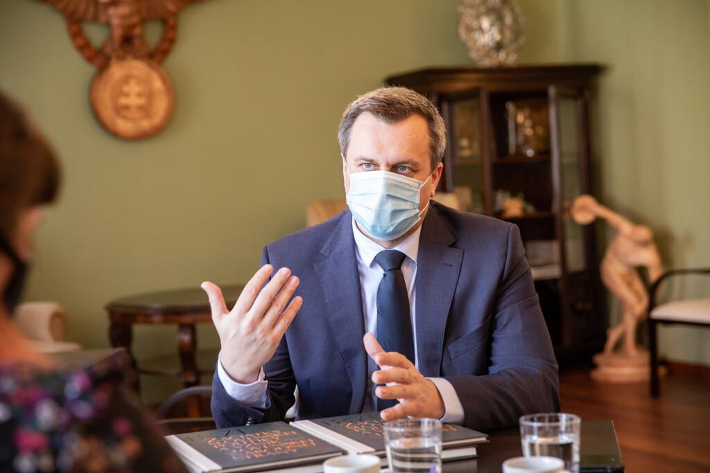Andrej Danko tvrdí, že Marcela Haščáka nepoznal. O pár hodín mu už popradský útočník venoval dres.