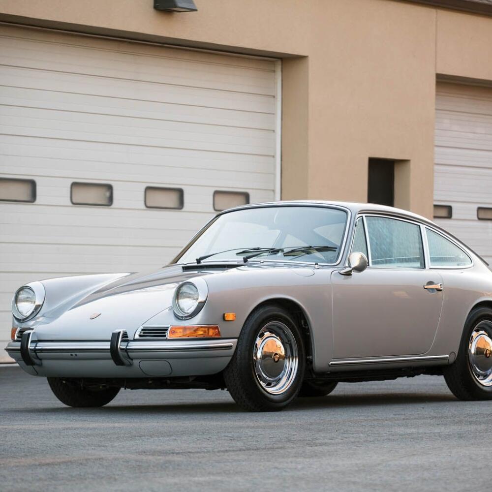 Toto strieborné Porsche 911 Sportomatic vyrobili v roku 1968