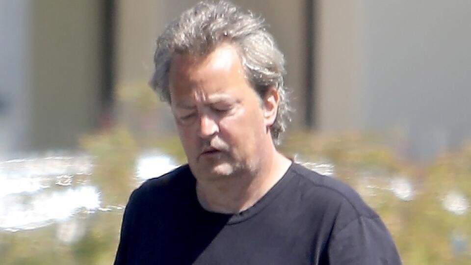 Matthew Perry vyzerá čoraz zanedbanejšie.