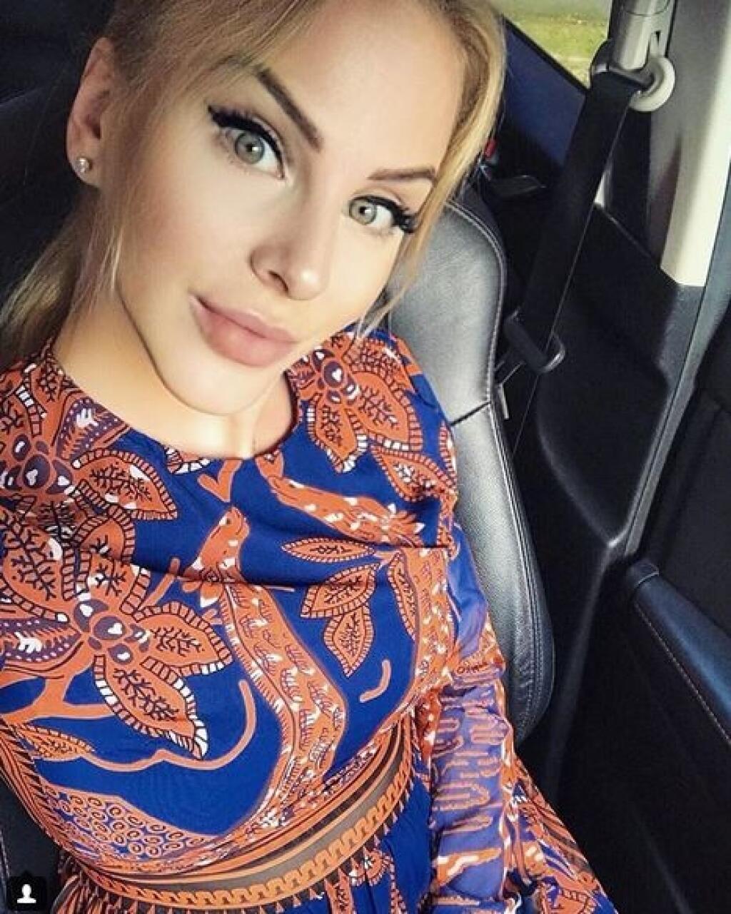 Kedysi bola drobným miláčikom speváckej súťaže Superstar a dnes ju verejnosť pozná najmä ako matku ďalšieho dieťaťa Borisa Kollára, ktorý ma za sebou viacero vzťahov so slovenskými zlatokopkami. Blondínka Barbora Balúchová nie je jedinou z jeho mileniek v tomto zozname.