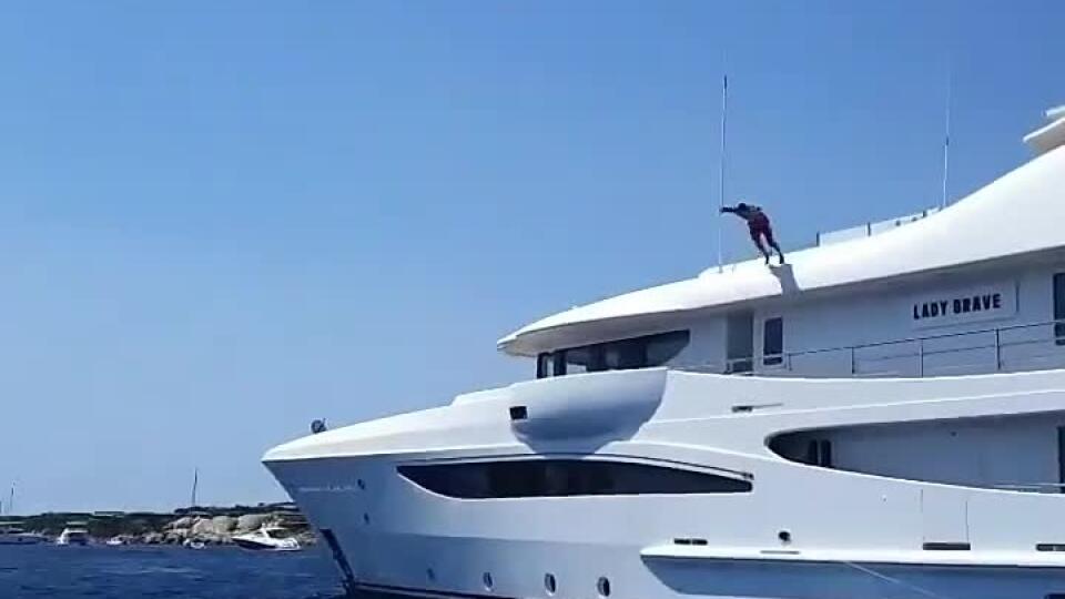 VIDEO Boateng ukázal luxusnú jachtu Ibrahimoviča: Wau, pozrite sa na to!