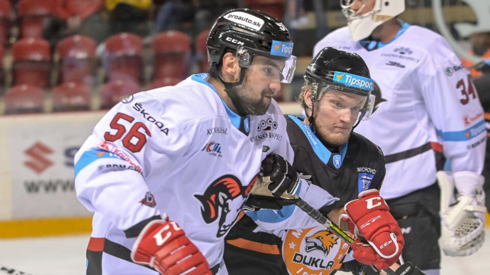 Hokejisti HC'05 iClinic Banská Bystrica zdolali v piatkovom domácom zápase 11. kola Tipsport Ligy HK Dukla Ingema Michalovce 2:1 po predĺžení. O víťazstve obhajcu titulu rozhodol v 62. minúte Kanaďan Jordan Hickmott.