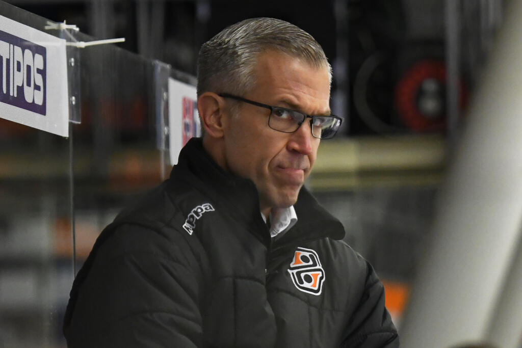 Na snímke hlavný tréner HC Košice Dan Ceman v 6. kole hokejovej Tipos extraligy HC Košice - HK Dukla Trenčín 2. októbra 2022 v Košiciach. FOTO TASR – Milan Kapusta
