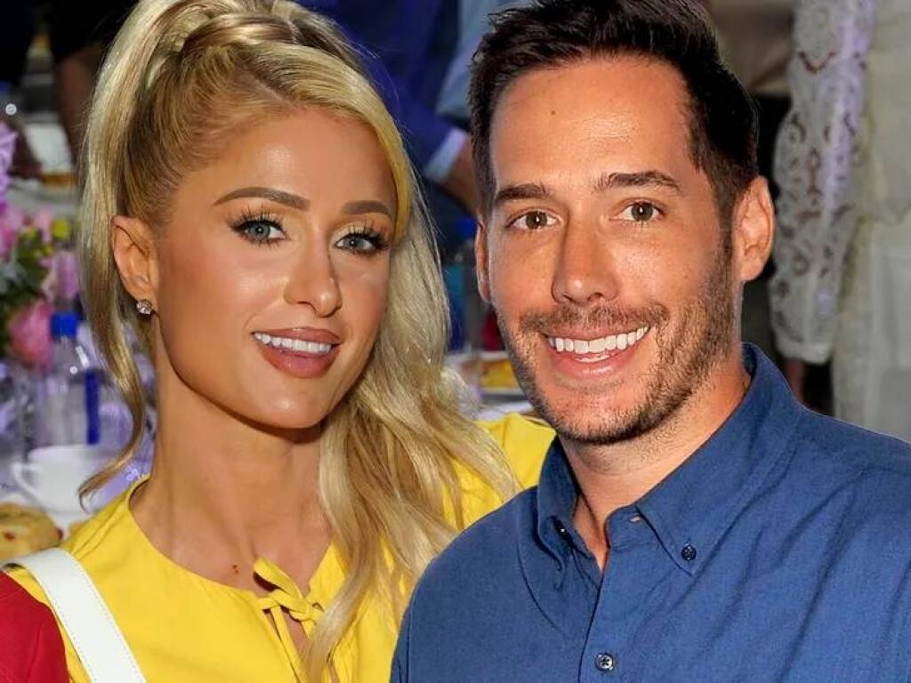 Paris Hilton (41) šokovala fanúšikov, keď prezradila, že s manželom Carterom Reumom tajne prostredníctvom náhradnej matky privítala dieťa. Paris je teda mamou malého chlapčeka.