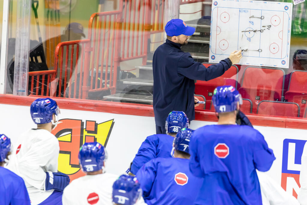 Prvý tréning slovenskej hokejovej reprezentácie v helsinskej hale Ice Hall pred zápasom s Francúzskom.
