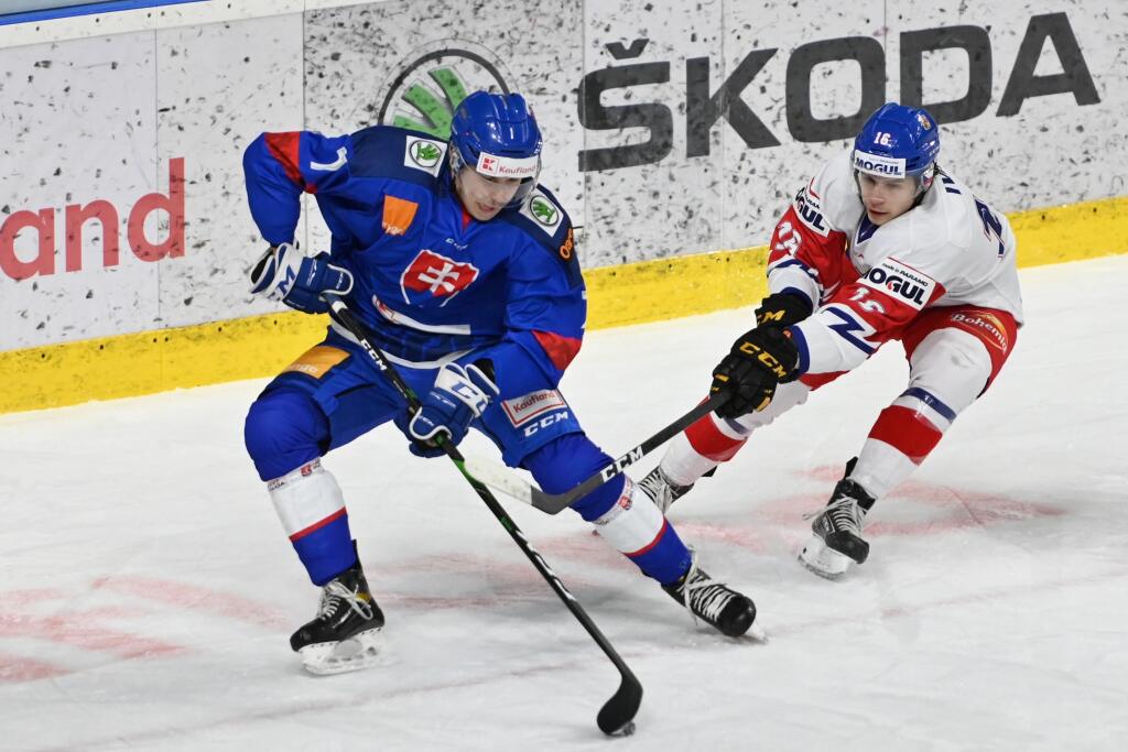 Na snímke zľava hráč Slovenska Rayen Petrovický a hráč Česka Ivan Ivan počas priateľského zápasu SR20 - ČR20 v Piešťanoch v piatok 16. apríla 2021.
