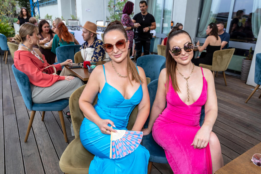 Narodeninová párty TV JOJ v reštaurácii Aušpic. Na snímke Veronika Nízlová a Daniela Nízlová.