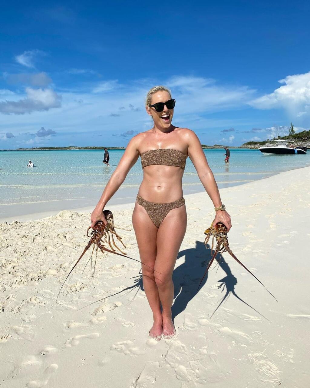Dovolenku nevynechala ani bývalá lyžiarka Lindsey Vonnová. Užívala si na Bahamách a nezabudla predviesť svoje sexi krivky.