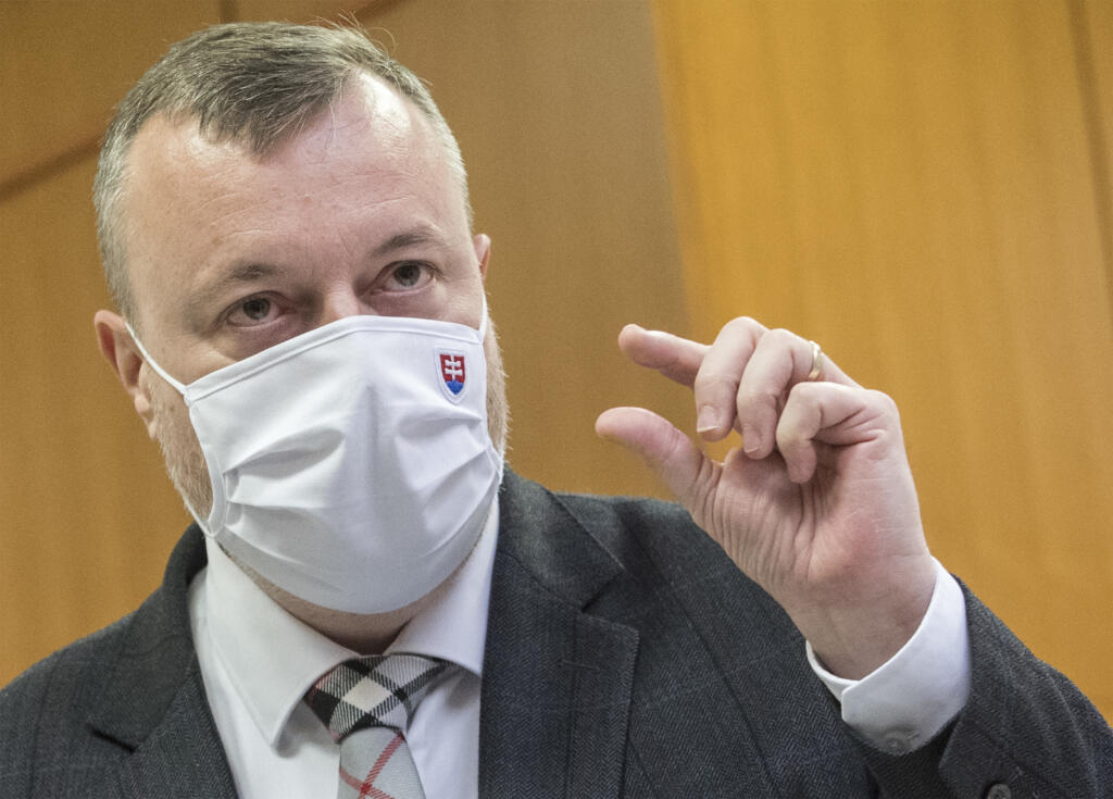 Na snímke minister práce, soviálnych vecí a rodiny SR Milan Krajniak (Sme rodina) počas brífingu s novinármi. FOTO TASR - Martin Baumann