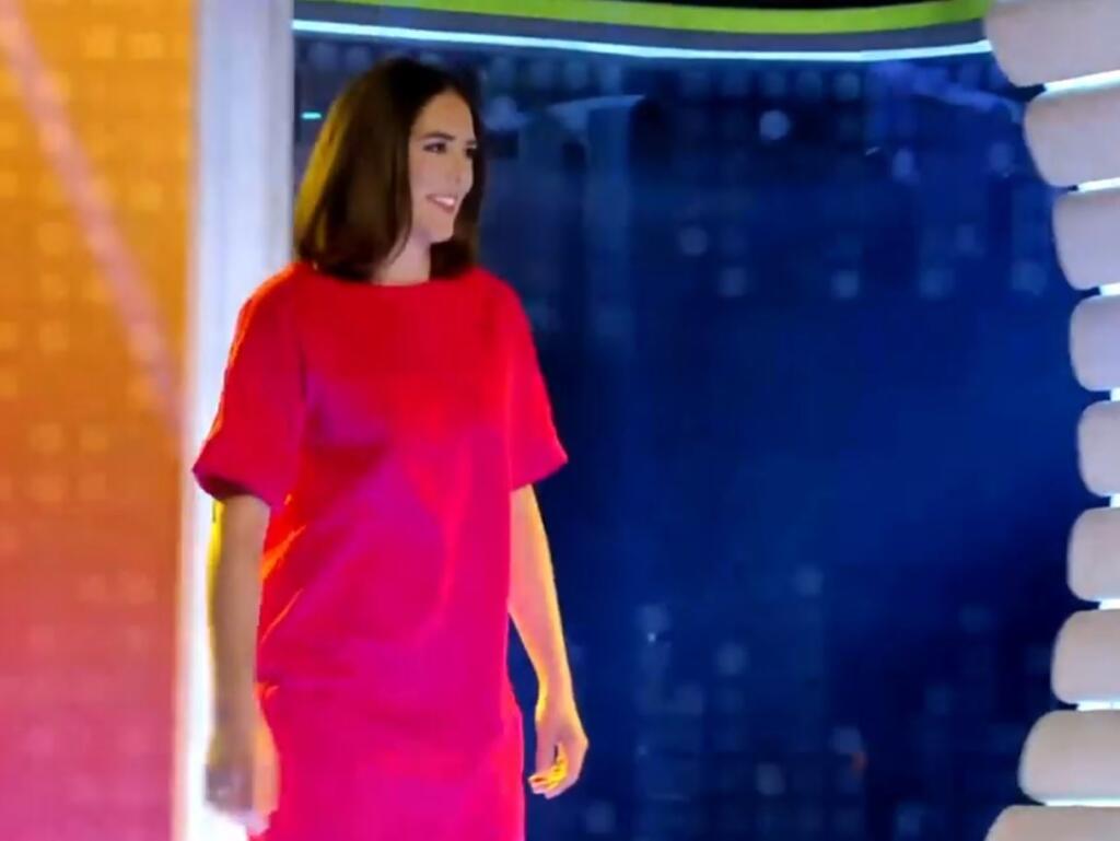 Vlhová prijala pozvanie do relácie RTVS Zlaté časy. Slovenská lyžiarka zažiarila v červených šatách a zlatých teniskách.