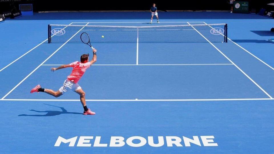 Prvý grandslamový turnaj sezóny Australian Open prebehne presne podľa plánov. Sú o tom presvedčení organizátori, ktorí veria, že rozsiahle požiare a silné znečistenie ovzdušia v dejisku podujatia Melbourne výraznejšie neovplyvnia program.