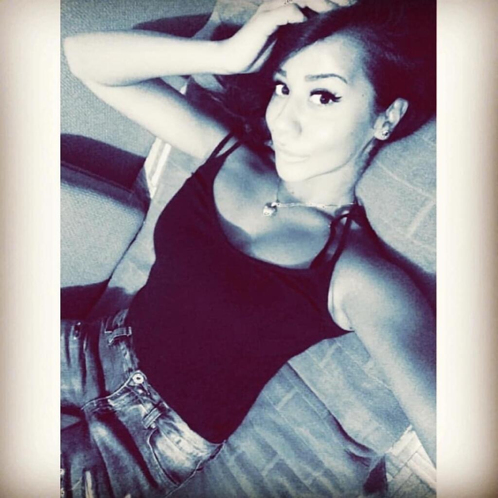 Sexi Ana Staševičová je hlásateľkou aj hovorkyňou futbalového klubu, ale fanúšikovia ju majú radšej bez saka.