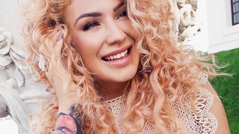Lucia na sebe dokáže vytvoriť masku, pod ktorou by ste ju nemali šancu spoznať. Používa nielen mejkap, ale aj perie, piesok, sadru a iné materiály.