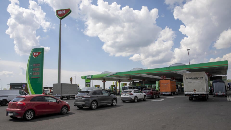 V deň, keď sme boli v Maďarsku, stáli pohonné látky 479 forintov za liter, čo je v prepočte 1,25 eura.