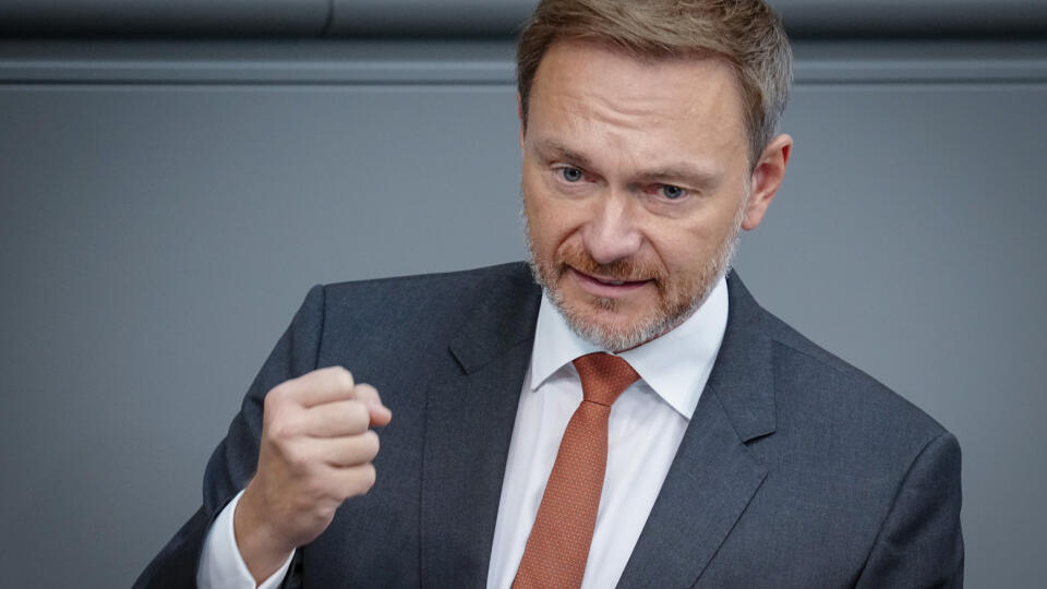 KK45 archív Berlín - Na snímke nemecký minister financií Christian Lindner reční v nemeckom spolkovom parlamente Bundestag 22. septembra 2022 v Berlíne. FOTO TASR/DPA
22.09.2022, Berlin: Christian Lindner (FDP), Bundesminister der Finanzen, spricht bei der Sitzung des Bundestags. Thema der Sitzung ist das Inflationsausgleichsgesetz. Foto: Kay Nietfeld/dpa +++ dpa-Bildfunk +++
