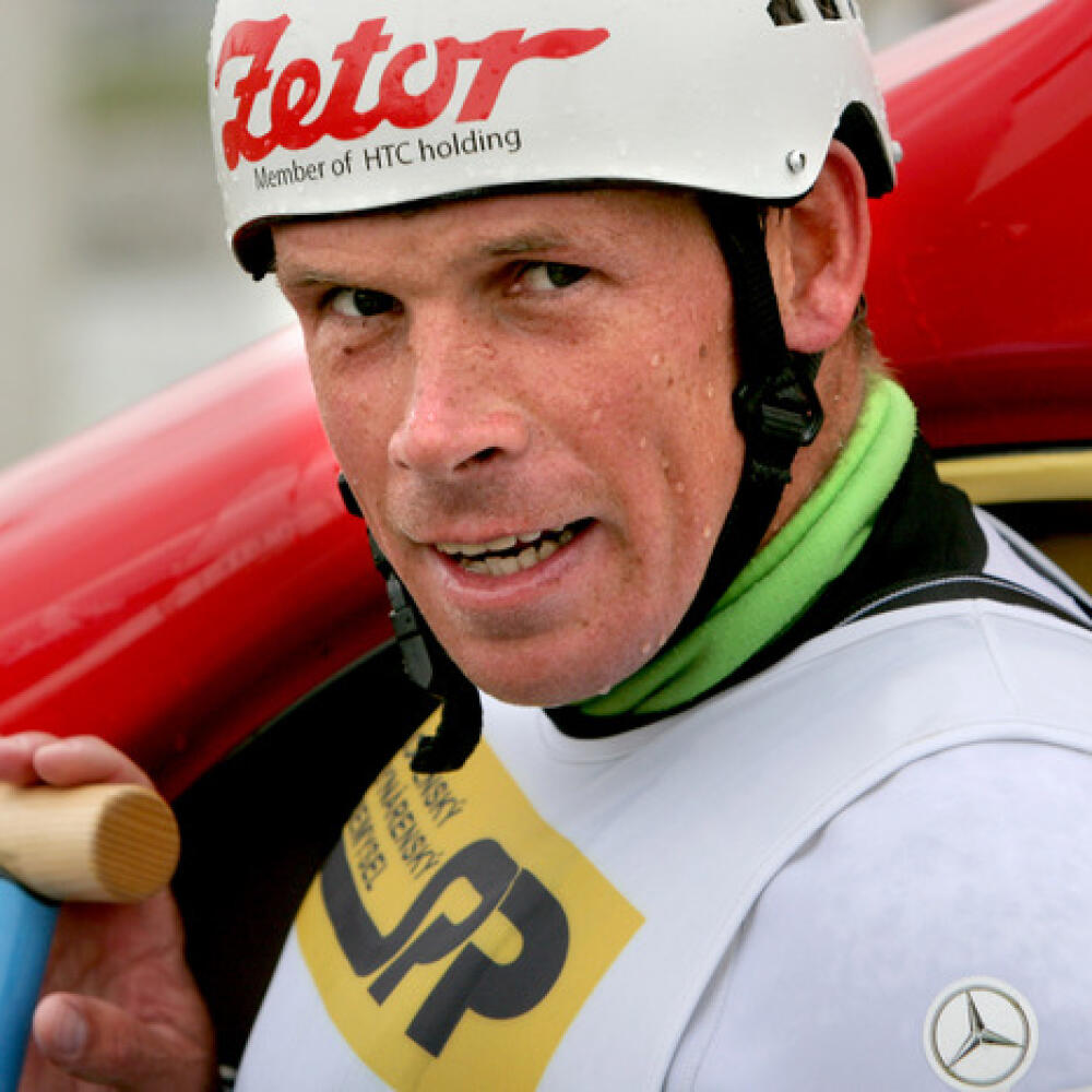 Michal Martikán poèas oficiálneho tréningu reprezentaèného družstva Slovenska vo vodnom slalome pred druhým dielom seriálu World Series - Slovak Open 2007. Bratislava, 17. máj 2007. Foto: SITA/Nina Bednáriková