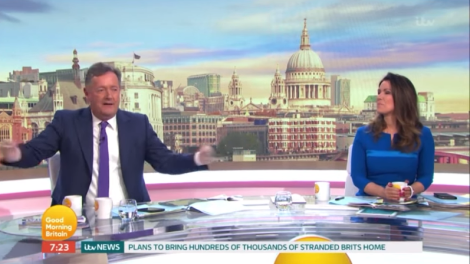 Zdravotné rúško nemal v štúdiu nasadené ani britský moderátor Piers Morgan.