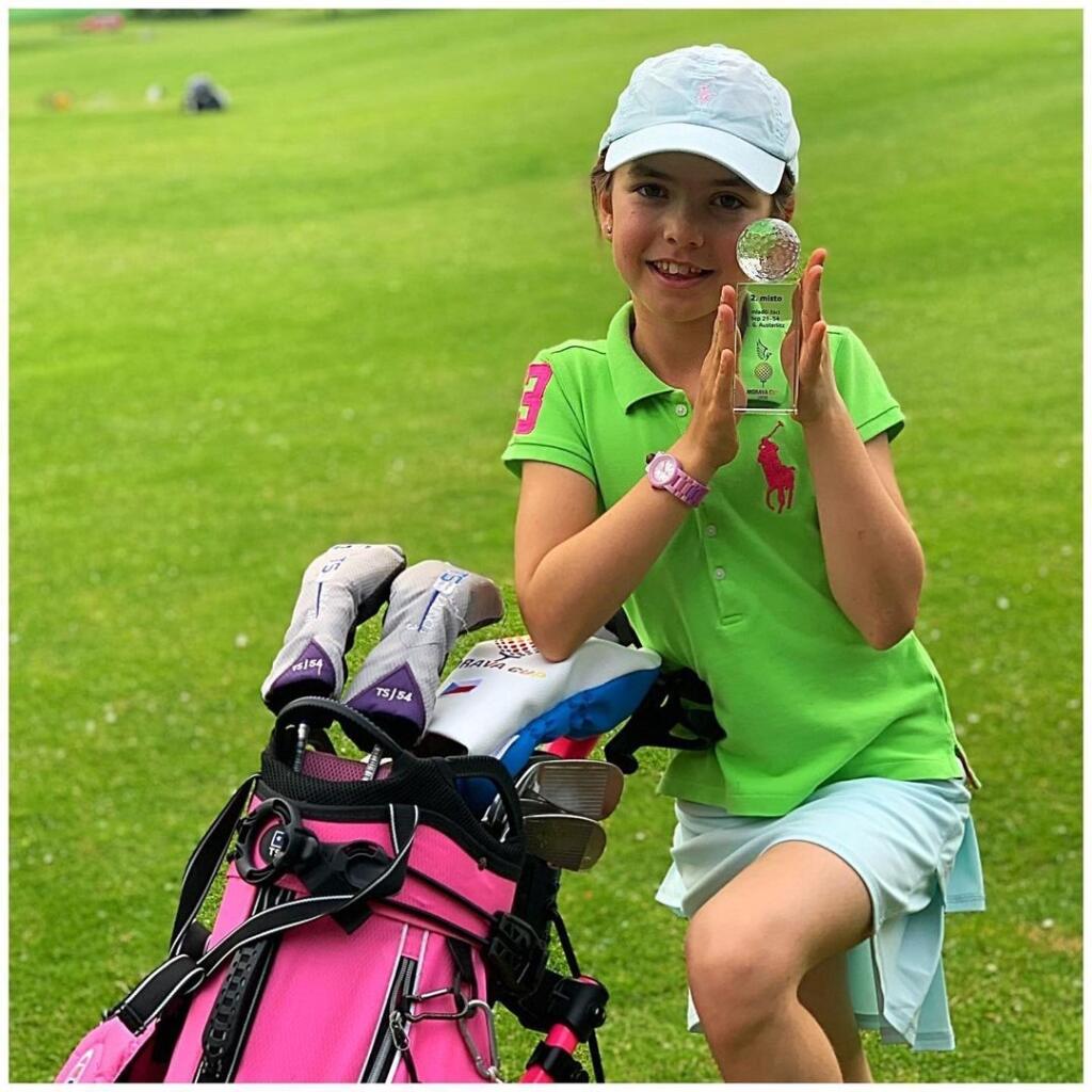 Z času na čas si zahrám golf aj ja, ale úprimne sa musím priznať, že hoci má Ella ešte len desať rokov, je v golfe ďaleko predo mnou,“ povedal bývalý slovenský tenista Doiminik Hrbatý.